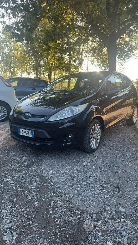 Usata Ford Fiesta 97 CV (71 kW) 2010 Nero Berlina