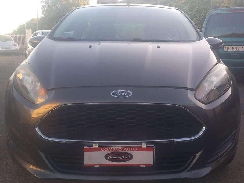 Usata Ford Fiesta Business Edition 75 CV (55 kW) 2017 Grigio Berlina