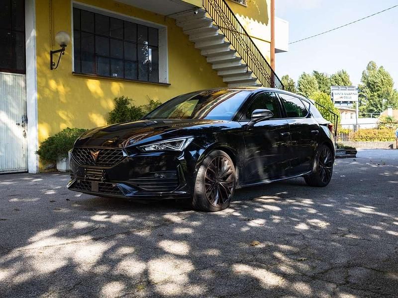 Nero Usata 2021 Cupra Leon Tre volumi | 26.000 € (Molto cara) - Immagine 1/4