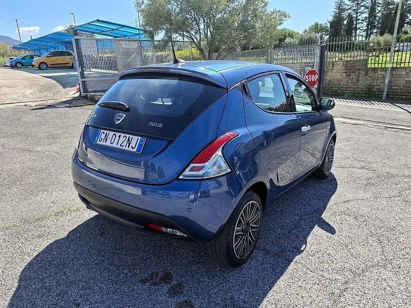 Usata Lancia Ypsilon Gold 70 CV (51 kW) 2023 Blu elegante Utilitaria