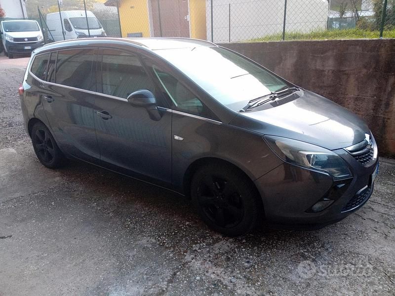 Usata Opel Zafira 110 CV (80 kW) 2012 Grigio Monovolume