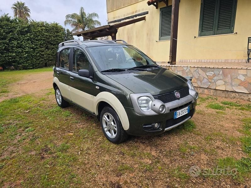 Usata Fiat Panda Cross 77 CV (56 kW) 2010 Verde Utilitaria
