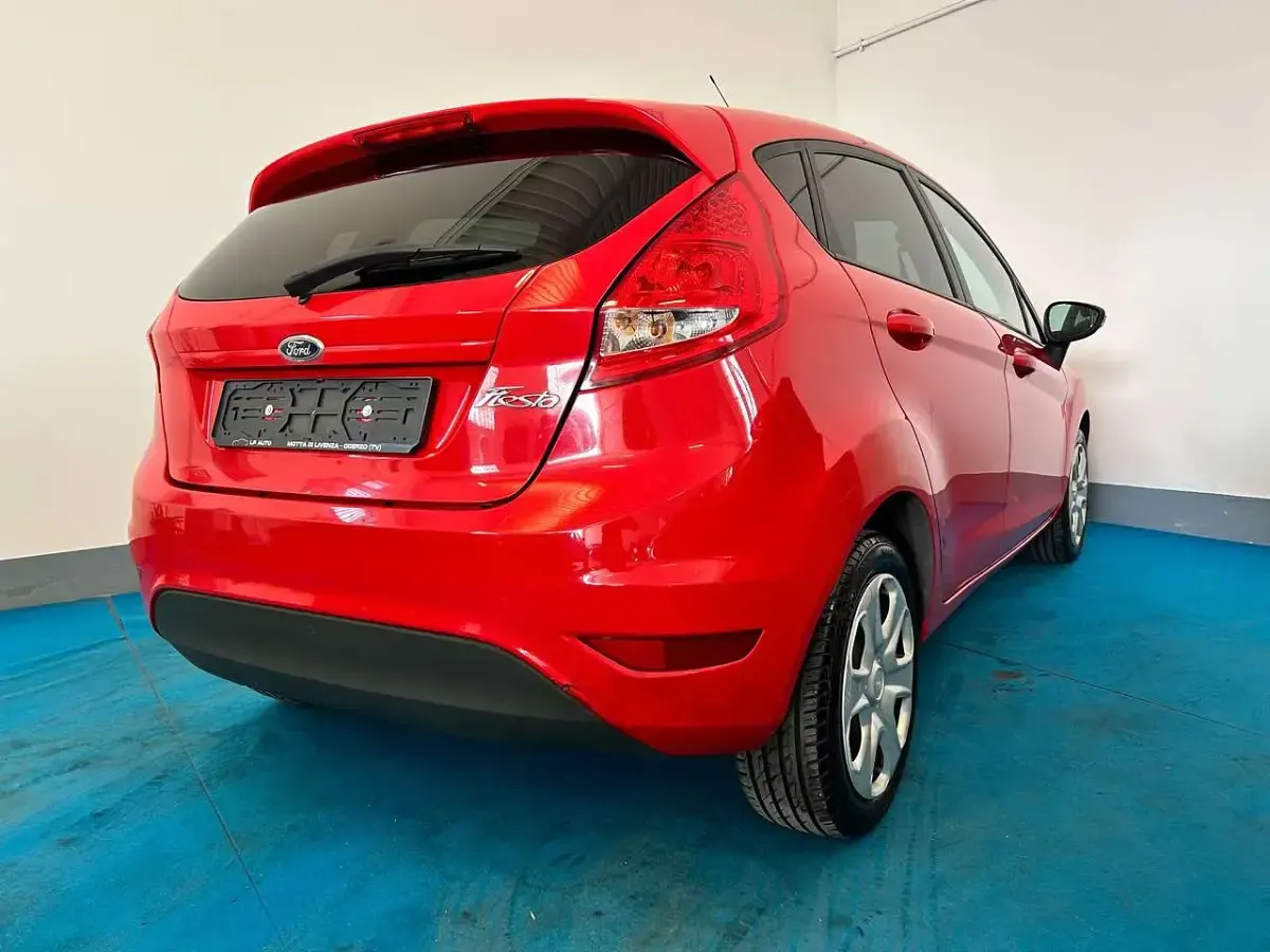 Usata Ford Fiesta 60 CV (44 kW) 2011 Rosso Berlina