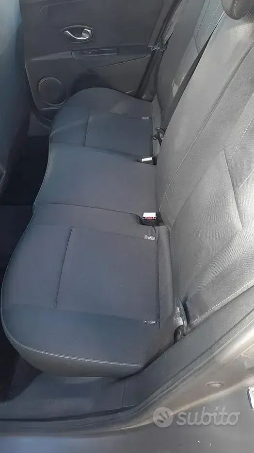 Usata Renault Mégane III 110 CV (80 kW) 2011 Grigio Berlina