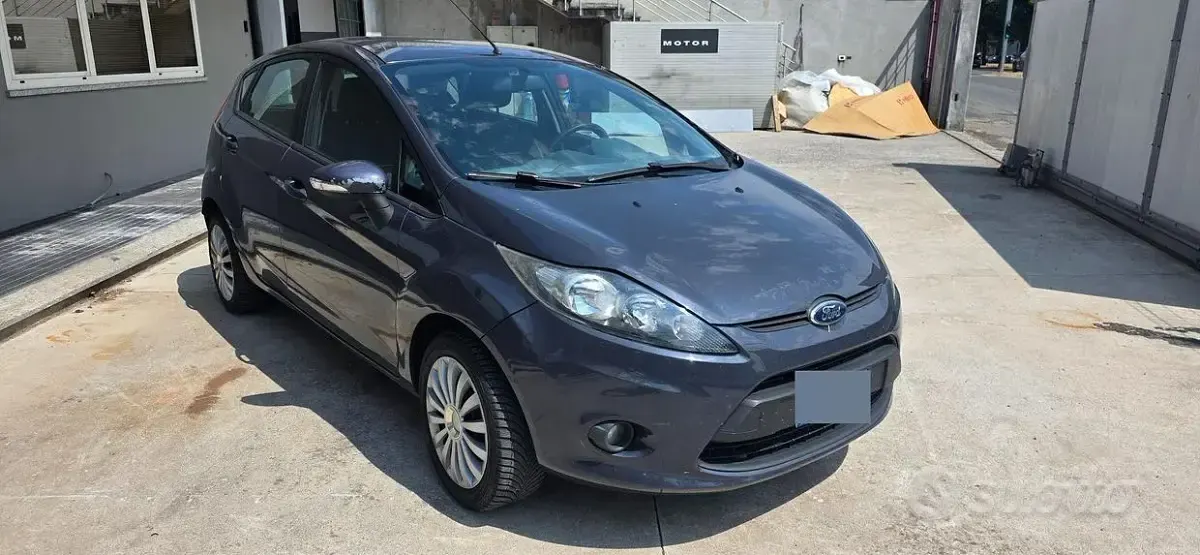 Usata Ford Fiesta 97 CV (71 kW) 2011 Nero Berlina
