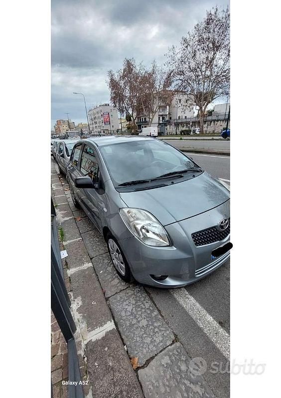 Usata Toyota Yaris 75 CV (55 kW) 2007 Grigio Berlina