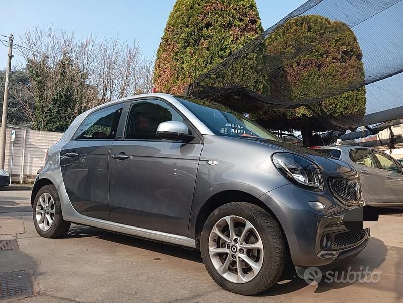 Usata Smart ForFour Passion 71 CV (52 kW) 2016 Grigio Utilitaria