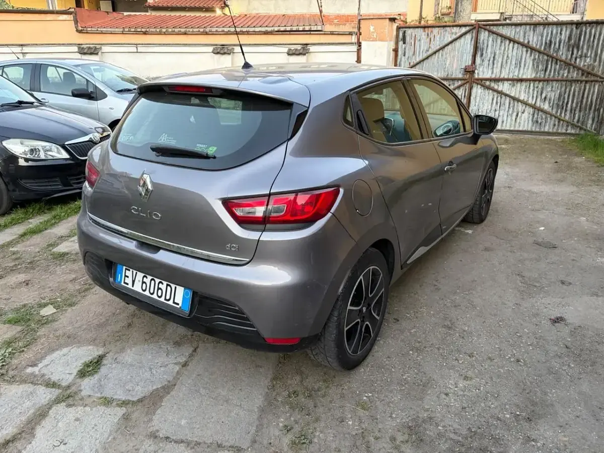 Usado Renault Clio IV 90 CV (66 kW) 2014 Marrón Berlina