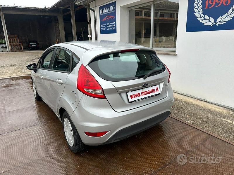 Usata Ford Fiesta 82 CV (60 kW) 2009 Grigio Berlina