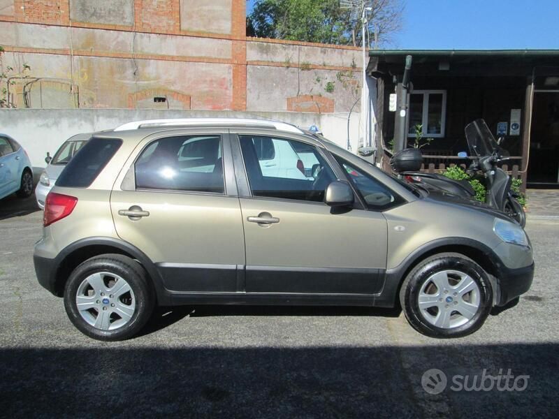 Usata Fiat Sedici Emotion 120 CV (88 kW) 2006 Oro metallizzato SUV