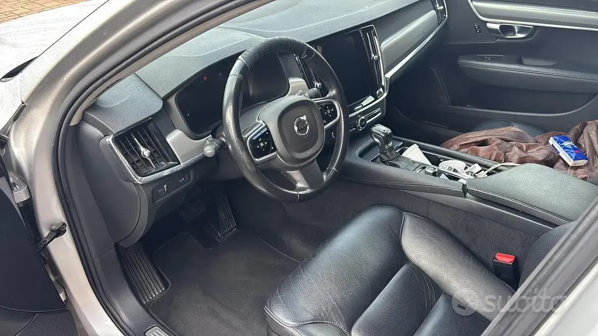 Usata Volvo V90 Momentum 150 CV (110 kW) 2018 Grigio Station wagon