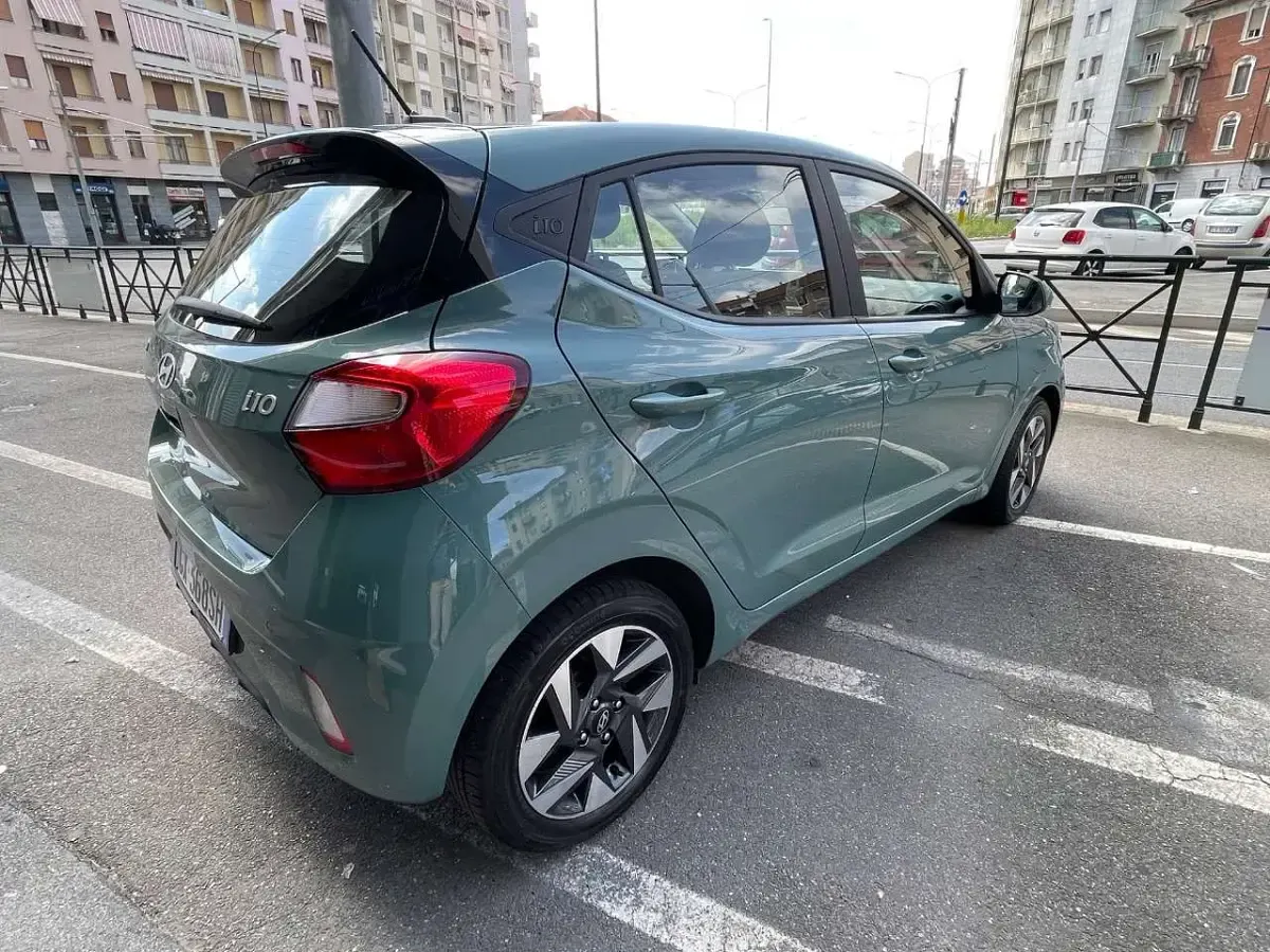 Usata Hyundai i10 63 CV (46 kW) 2025 Verde Utilitaria