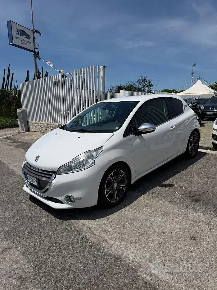 Usata Peugeot 208 Access 68 CV (50 kW) 2012 Utilitaria