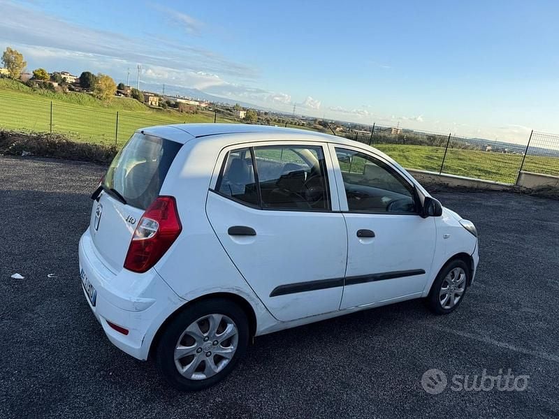 Usata Hyundai i10 69 CV (50 kW) 2012 Bianco Utilitaria