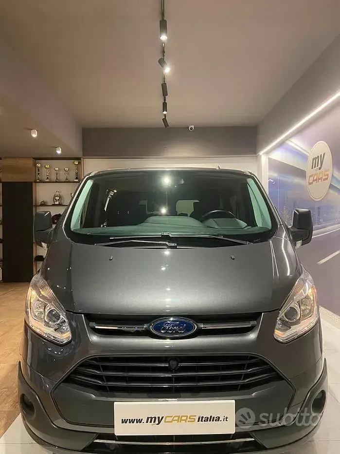Usata Ford Tourneo Custom Trend 131 CV (96 kW) 2017 Grigio Furgone