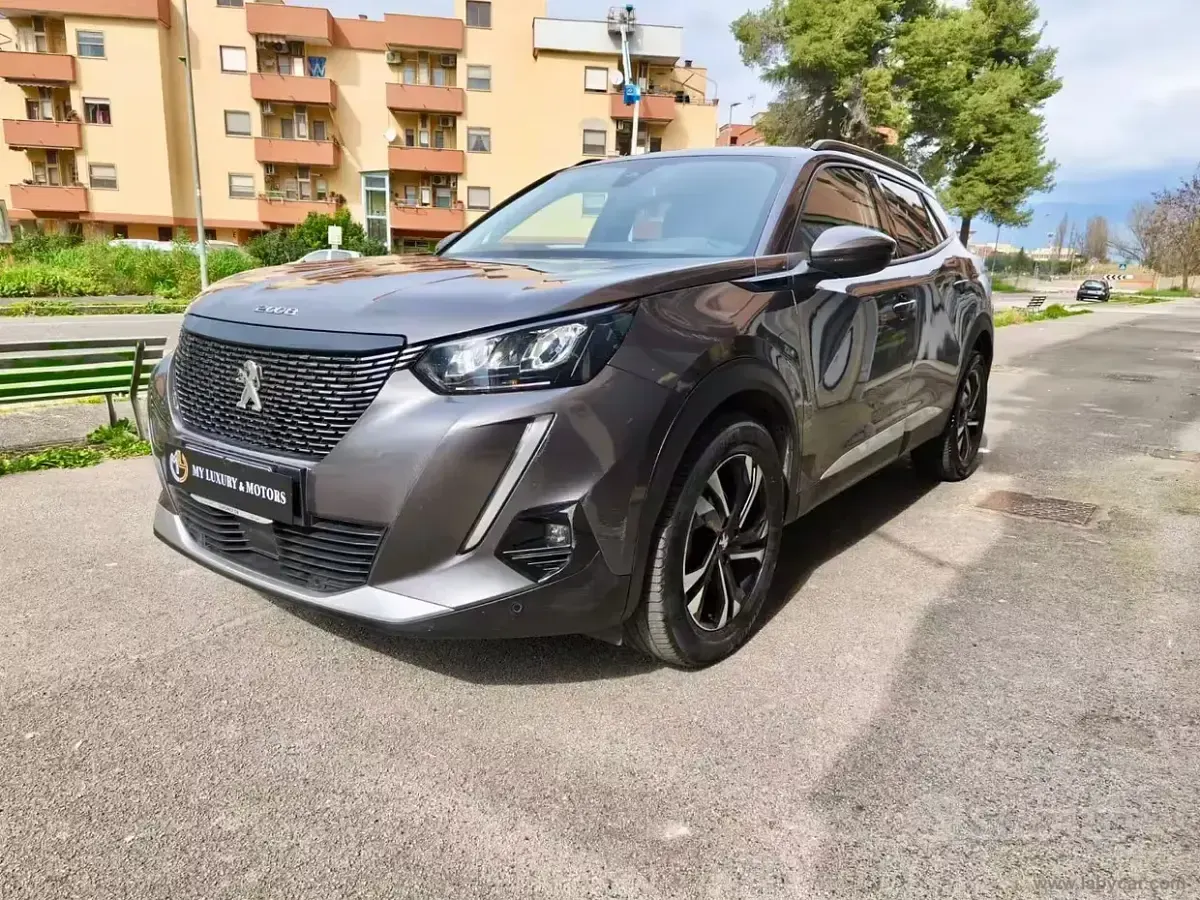 Usata Peugeot 2008 Allure 131 CV (96 kW) 2020 Grigio SUV