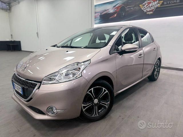 Usata Peugeot 208 Allure 68 CV (50 kW) 2015 Rosa Utilitaria