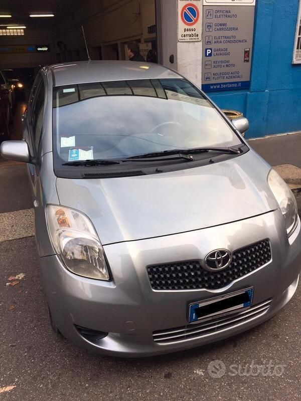 Usata Toyota Yaris 69 CV (50 kW) 2008 Grigio Berlina