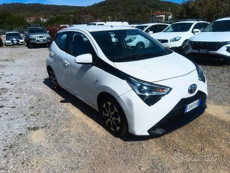 Usata Toyota Aygo 72 CV (52 kW) 2019 Bianco Utilitaria