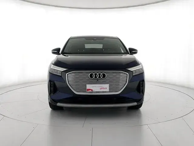 Käytetty Audi Q4 e-tron Advanced Plus 150 kW (204 HP) 2024 Sininen Katumaasturi