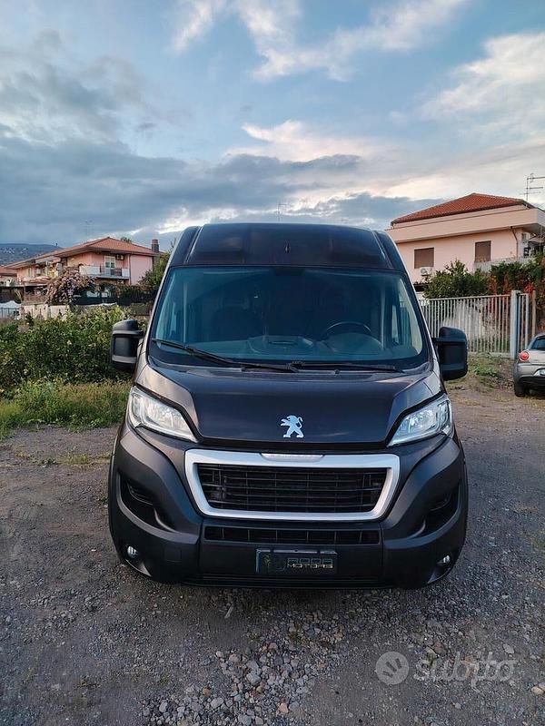 Begagnad Peugeot Boxer 140 HK (102 kW) 2020 Brun Van