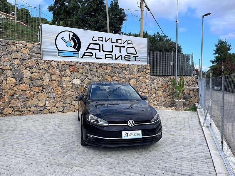 Nero Usata 2020 VW Golf VII Executive Tre volumi | 15.500 € (Buon prezzo) - Immagine 1/4