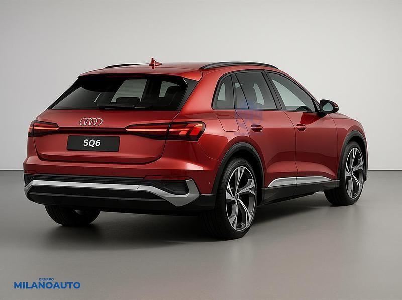 Usata Audi SQ6 e-tron Ambiente 359 kW (489 CV) 2024 Rosso SUV