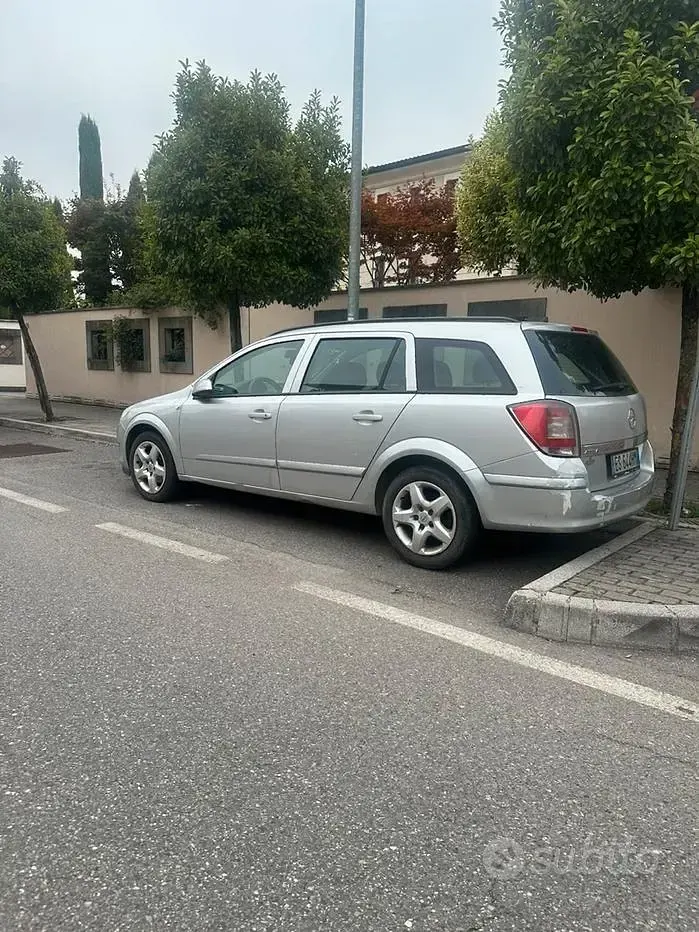 Usata Opel Astra 101 CV (74 kW) 2008 Grigio Station wagon