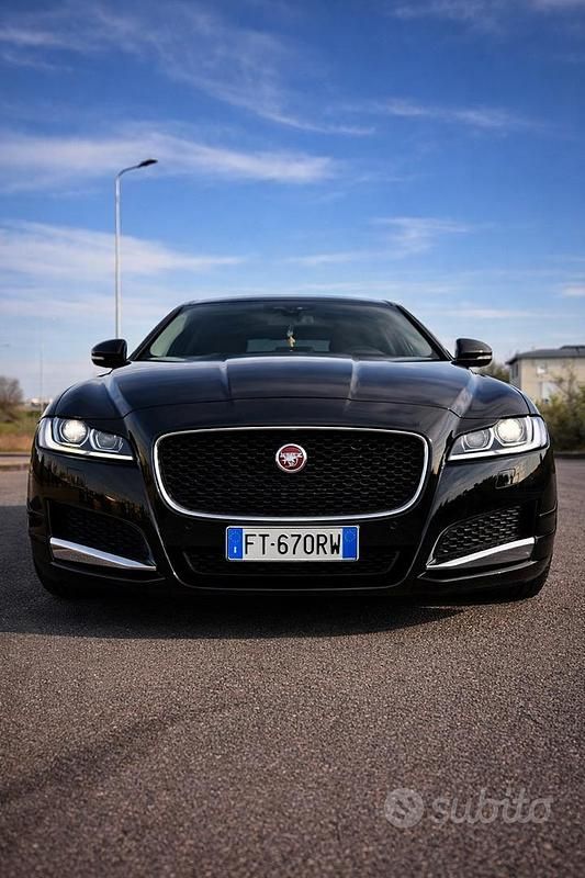 Usata Jaguar XF 180 CV (132 kW) 2019 Nero Berlina