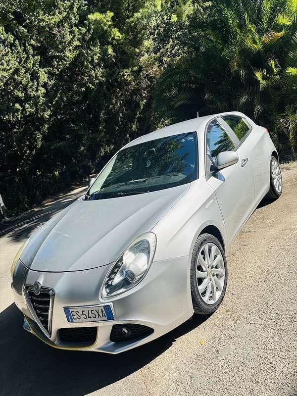 Usata 2013 Alfa Romeo Giulietta Due volumi | 7000 € (Cara) - Immagine 1/4