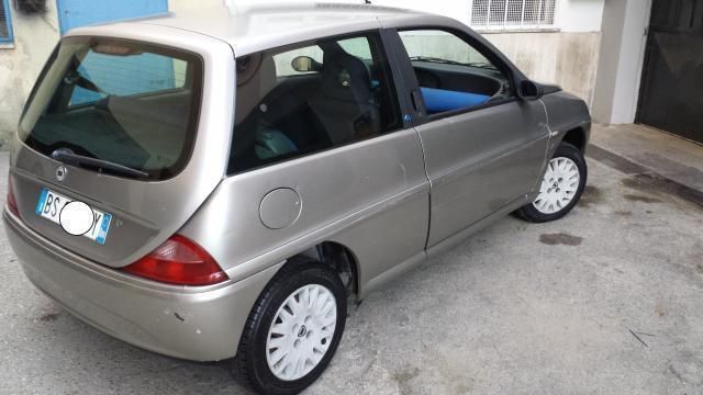 Lancia ypsilon 2002