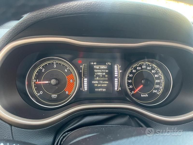 Usata Jeep Cherokee Longitude 140 CV (102 kW) 2014 Blu/azzurro SUV