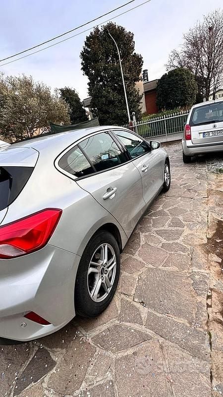 Usata Ford Focus 95 CV (69 kW) 2018 Grigio Berlina