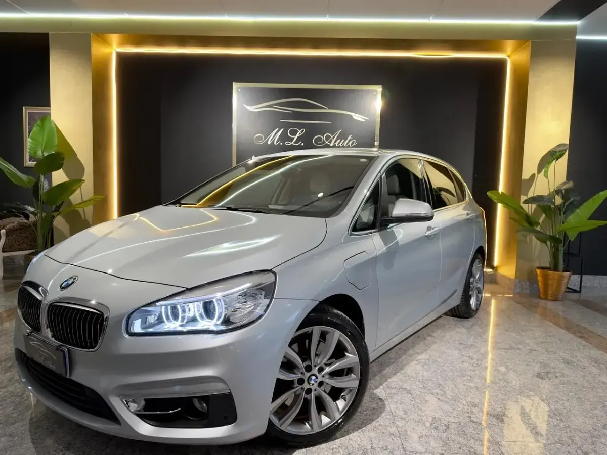 Usata BMW 225 Active Tourer iPerformance 135 CV (99 kW) 2016 Argento Monovolume