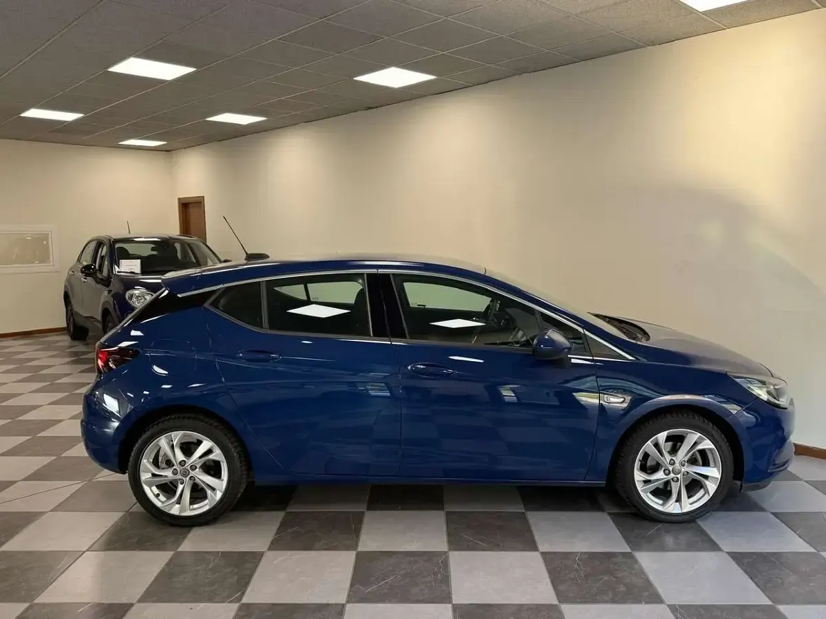 Usata Opel Astra Dynamic 110 CV (80 kW) 2018 Blu/azzurro Berlina