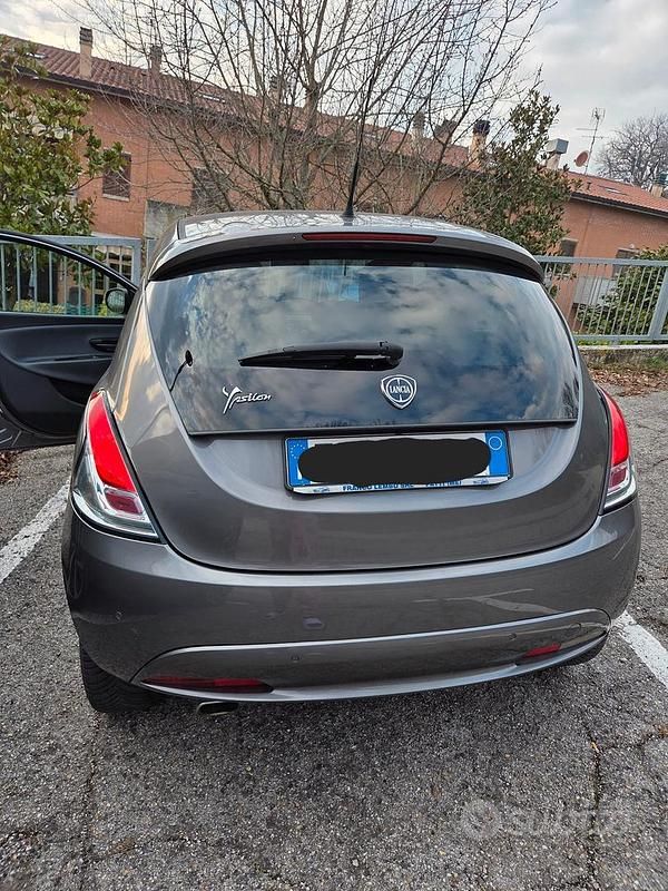 Usata Lancia Ypsilon 95 CV (69 kW) 2017 Grigio Utilitaria