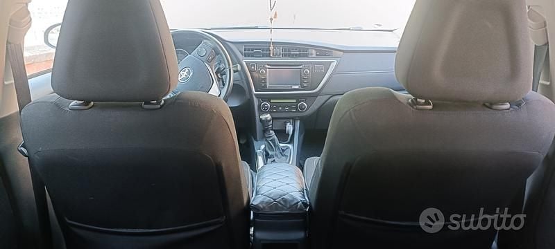 Usata Toyota Auris 90 CV (66 kW) 2014 Nero Berlina