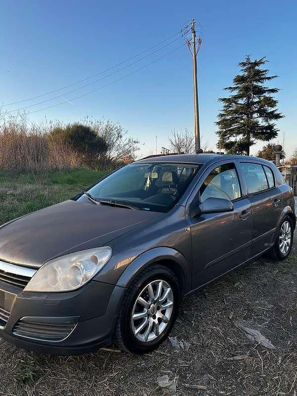 Usata Opel Astra 111 CV (81 kW) 2004 Coupé