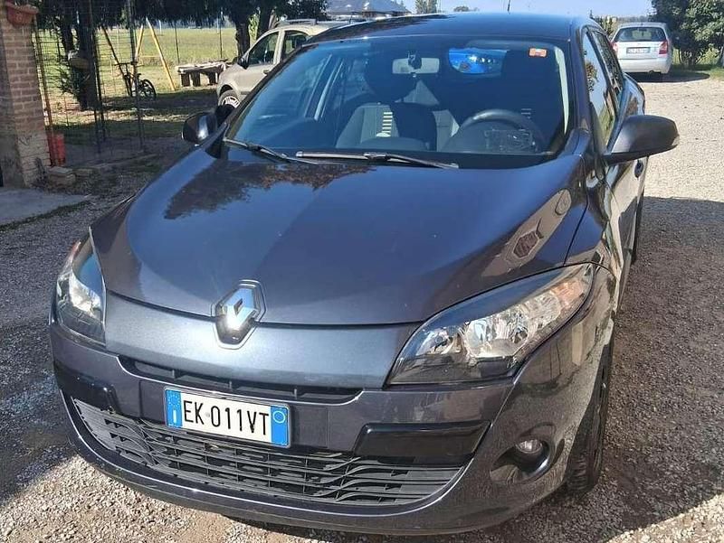 Blu/azzurro Usata 2012 Renault Mégane III Station wagon | 4900 € (Buon prezzo) - Immagine 1/4