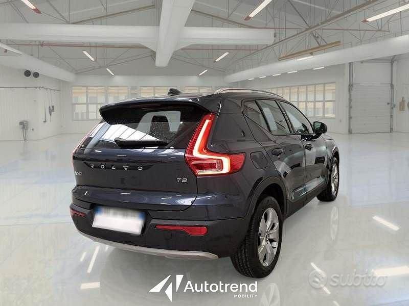 Usata Volvo XC40 Momentum 129 CV (94 kW) 2021 Blu SUV