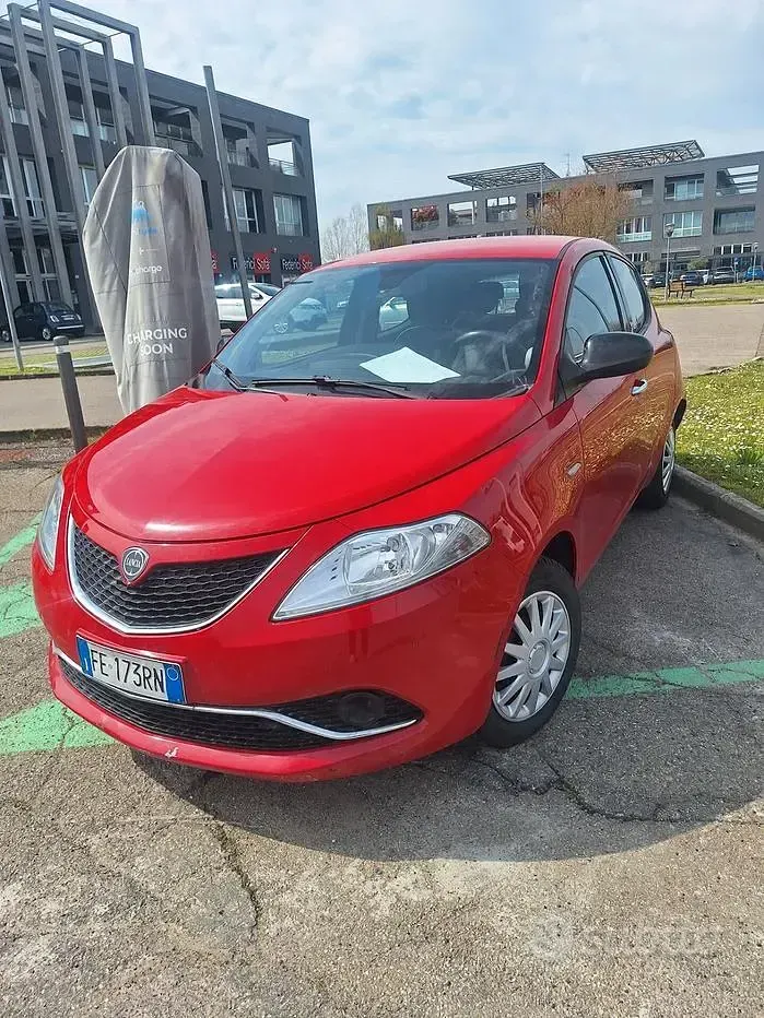 Usata Lancia Ypsilon S 95 CV (69 kW) 2016 Rosso Utilitaria