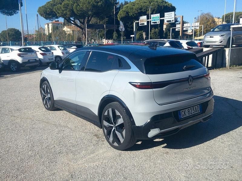 Usata Renault Megane E-Tech Techno 161 kW (220 CV) 2022 Grigio Berlina