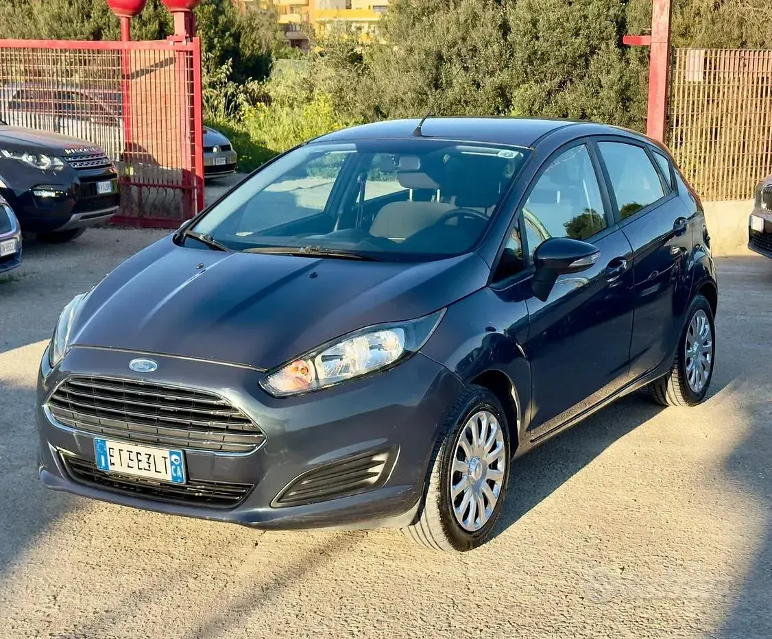 Usata Ford Fiesta 60 CV (44 kW) 2015 Blu Utilitaria