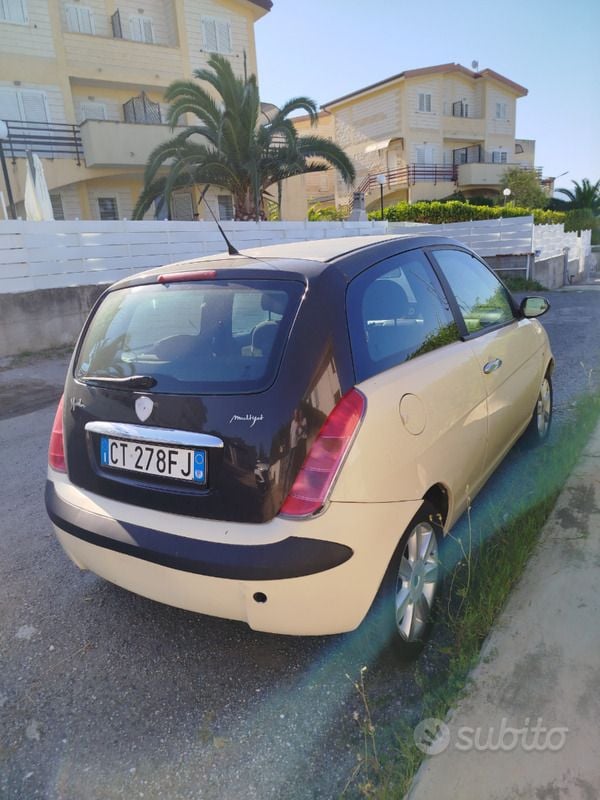 Usata Lancia Ypsilon 70 CV (51 kW) 2006 Utilitaria