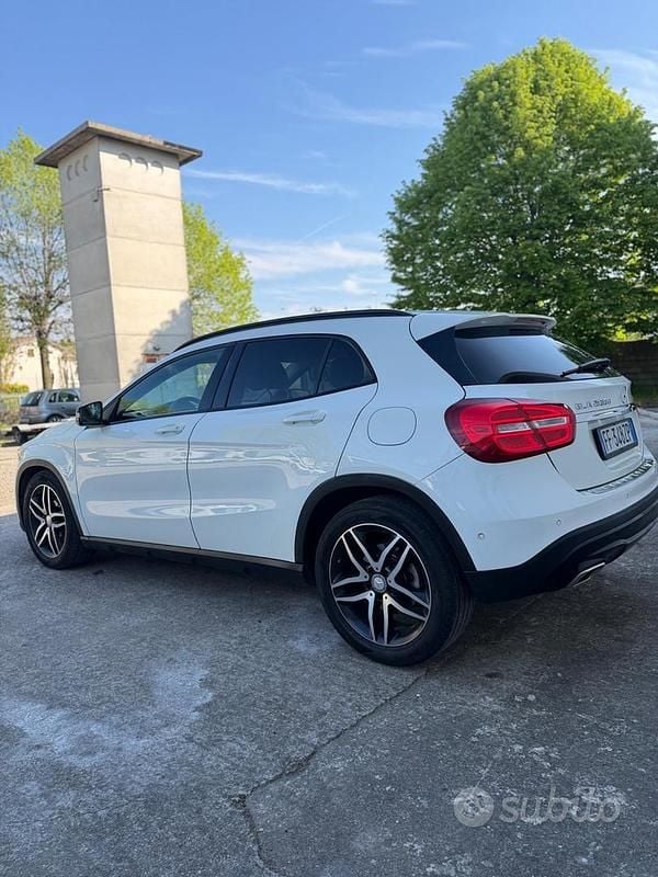 Usata Mercedes GLA200 Premium 135 CV (99 kW) 2016 Bianco SUV