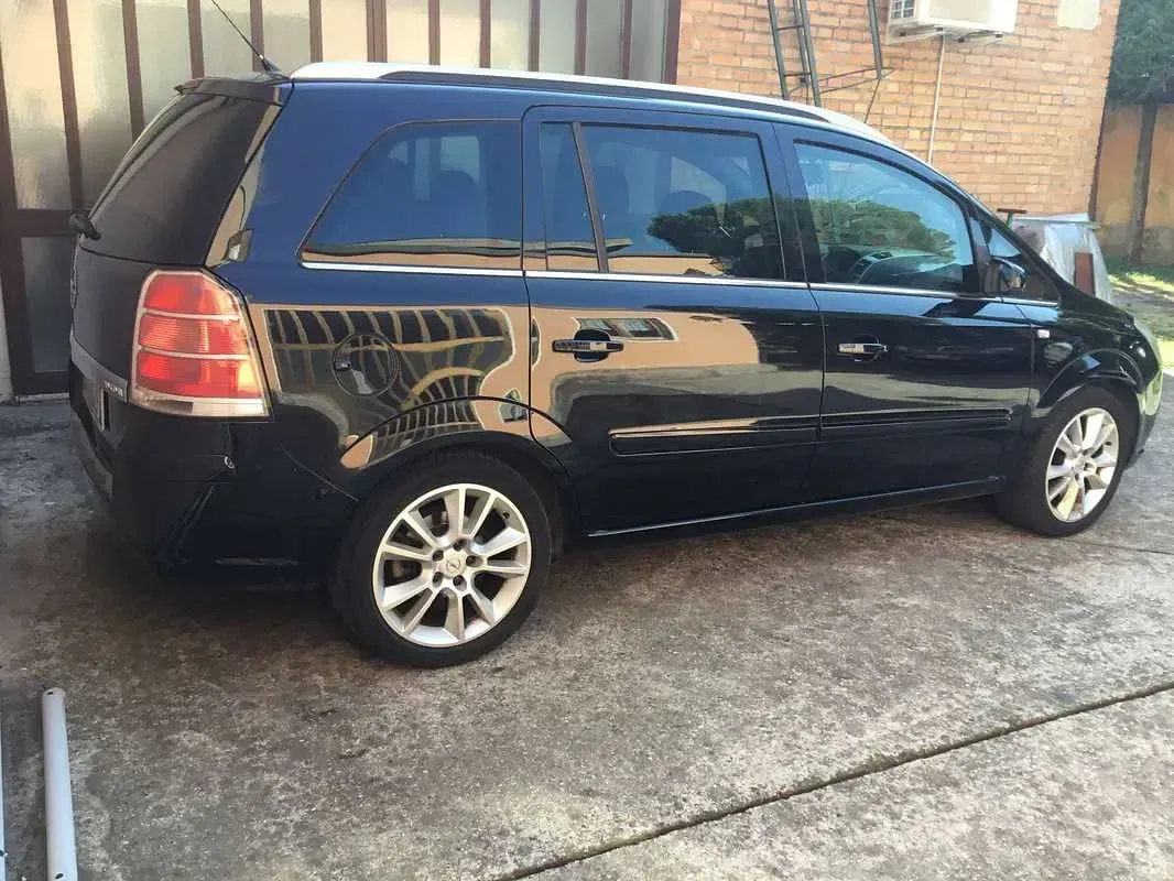 Usata Opel Zafira Cosmo 120 CV (88 kW) 2006 Bluazzurro Monovolume