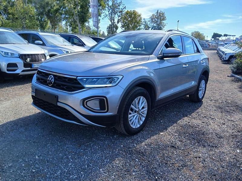 Argento Usata 2023 VW T-Roc Life SUV | 19.900 € (Buon prezzo) - Immagine 1/4