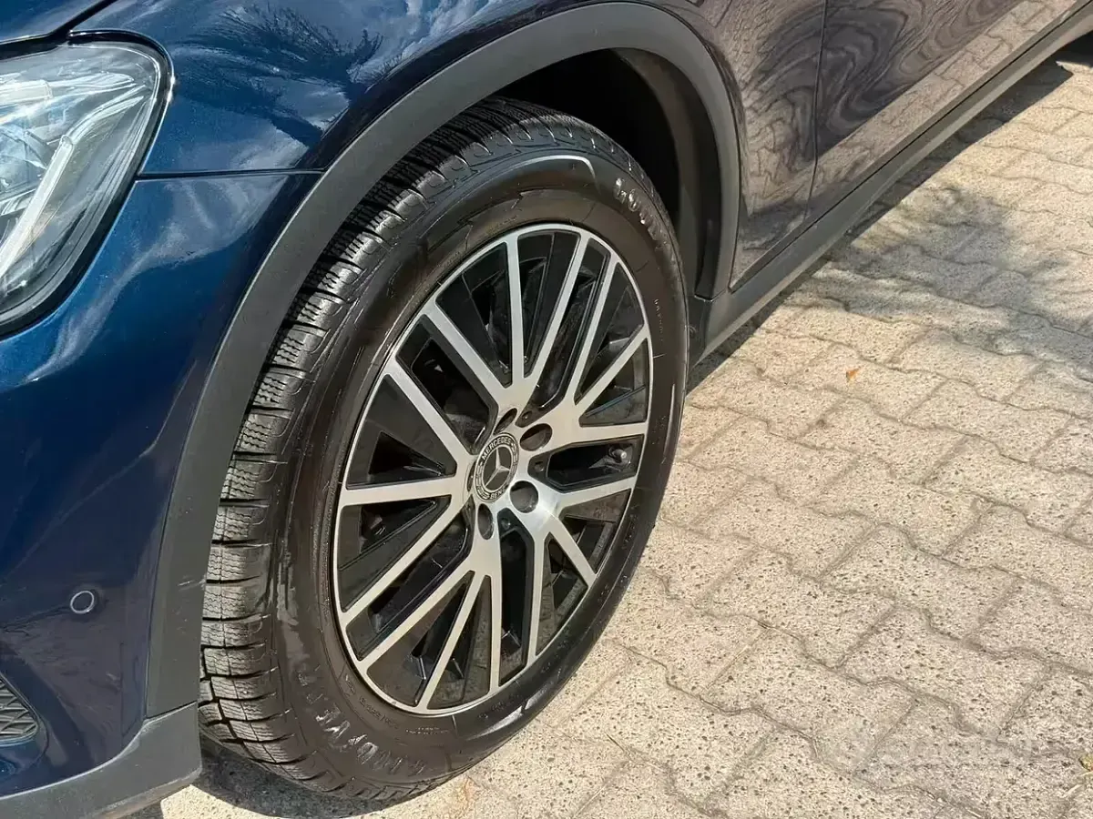 Usata Mercedes GLC220 Executive 194 CV (142 kW) 2021 Bluazzurro SUV