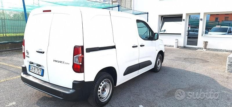 Usata Toyota Proace City City 101 CV (74 kW) 2022 Bianco Monovolume
