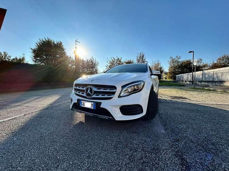 Usata Mercedes GLA180 Premium 122 CV (89 kW) 2019 Bianco SUV